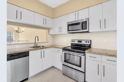 60 Key West Ct #60, Weston, FL 33326 - Photo 4