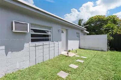 250 NE 170th St, North Miami Beach, FL 33162 - Photo 10