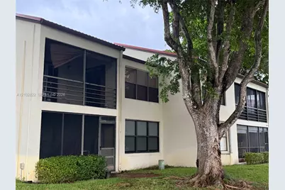 2300 S Cypress Bend Dr #102, Pompano Beach, FL 33069 - Photo 4