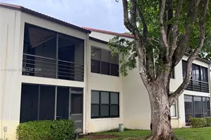 2300 S Cypress Bend Dr, Pompano Beach, FL 33069 - Photo 4
