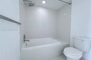 45 SW 9th St, Miami, FL 33130 - Photo 10