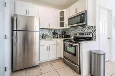 6971 Carlyle Ave #204, Miami Beach, FL 33141 - Photo 6