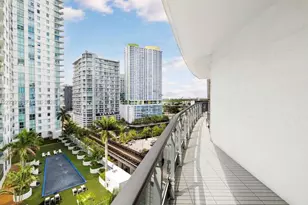 90 SW 3rd St, Miami, FL 33130 - Photo 8
