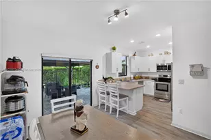 6007 W Paso Fino Pl, Davie, FL 33314 - Photo 6