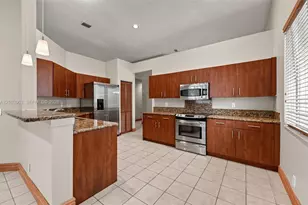 1319 Camellia Cir, Weston, FL 33326 - Photo 8