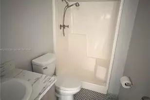 2075 NE 164th St, North Miami Beach, FL 33162 - Photo 8