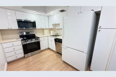 100 Bayview Dr #217, Sunny Isles Beach, FL 33160 - Photo 22