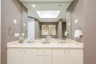 100 S Pointe Dr, Miami Beach, FL 33139 - Photo 26