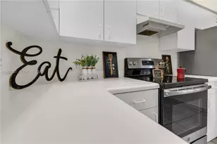 12551 SW 16th Ct, Pembroke Pines, FL 33027 - Photo 2