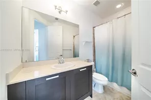 8478 NW 52nd St, Doral, FL 33166 - Photo 32