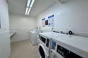 5401 Collins Ave, Miami Beach, FL 33140 - Photo 38