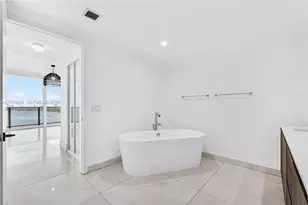 488 NE 18th St, Miami, FL 33132 - Photo 16