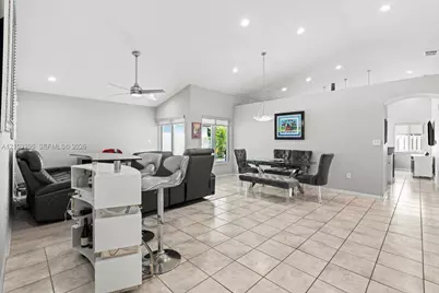 1010 NW 125th Ave, Sunrise, FL 33323 - Photo 12