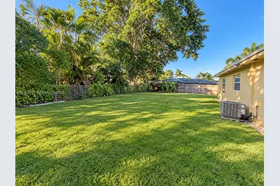 12217 Hillman Dr, Palm Beach Gardens, FL 33410 - Photo 2