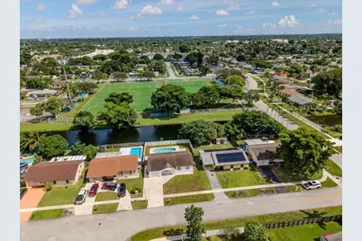 405 SW 78th Ter, North Lauderdale, FL 33068 - Photo 20