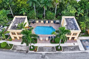 10022 NW 7th St, Miami, FL 33172 - Photo 50