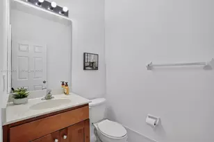10022 NW 7th St, Miami, FL 33172 - Photo 16