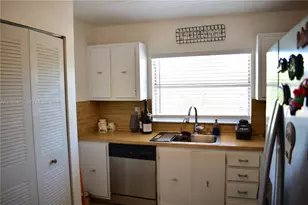 9020 Sunrise Lakes Blvd, Sunrise, FL 33322 - Photo 8