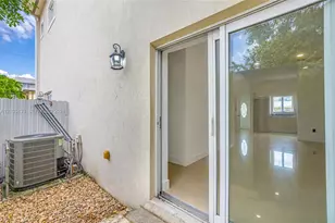 642 SW 10th Ave, Miami, FL 33130 - Photo 8