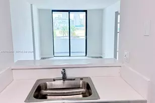 546 SW 1st St, Miami, FL 33130 - Photo 14