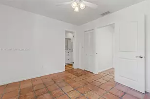 521 NE 38th St, Miami, FL 33137 - Photo 22