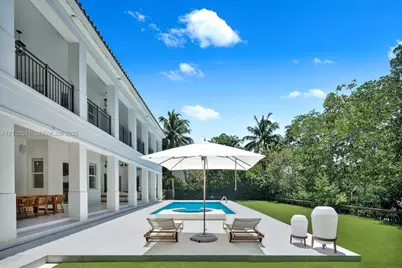 119 Paloma Dr, Coral Gables, FL 33143 - Photo 14