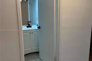 801 Brickell Bay Dr, Miami, FL 33131 - Photo 10