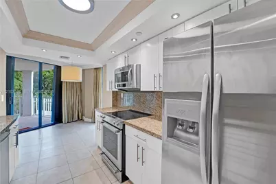 2000 Towerside Ter #301, Miami, FL 33138 - Photo 2
