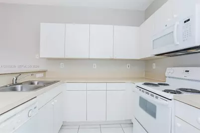 13866 SW 274th Ter, Homestead, FL 33032 - Photo 4