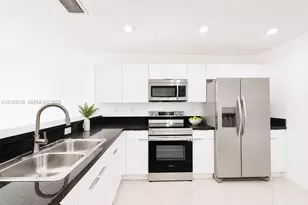 324 NE 3rd St, Hallandale Beach, FL 33009 - Photo 2