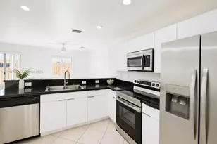 324 NE 3rd St, Hallandale Beach, FL 33009 - Photo 1