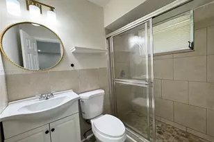 200 SW 10th St, Hallandale Beach, FL 33009 - Photo 12