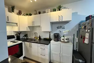 1860 Venice Park Dr, North Miami, FL 33181 - Photo 6
