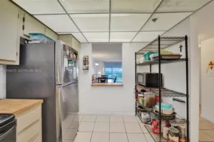 3001 W Rolling Hills Cir, Davie, FL 33328 - Photo 10