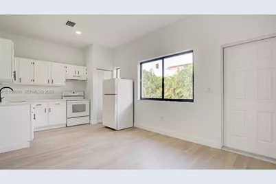 1330 NW 5th St #4, Miami, FL 33125 - Photo 4