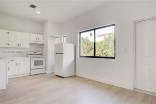 1330 NW 5th St, Miami, FL 33125 - Photo 4