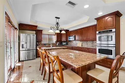 51 W Plaza Del Lago #51, Islamorada, FL 33036 - Photo 2