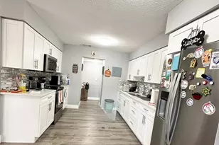 8425 NW 8th St, Miami, FL 33126 - Photo 8