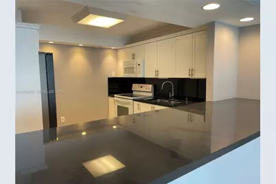 5701 Collins Ave #911, Miami Beach, FL 33140 - Photo 2