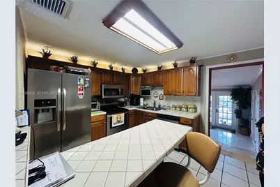 160 W 53rd Ter, Hialeah, FL 33012 - Photo 6