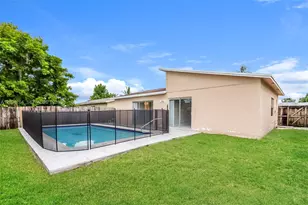 7701 SW 7th Ct, North Lauderdale, FL 33068 - Photo 14