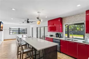 1121 SW 75th Ave, Plantation, FL 33317 - Photo 14