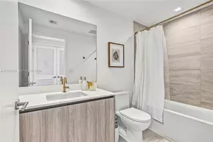 77 SE 5th St, Miami, FL 33131 - Photo 14