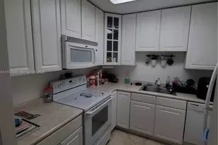2555 NE 11th St, Fort Lauderdale, FL 33304 - Photo 10