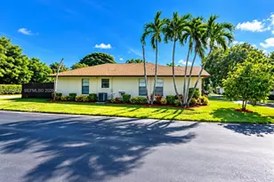 2074 SW 71st Way, Davie, FL 33317 - Photo 4