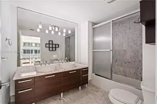 253 NE 2nd St, Miami, FL 33132 - Photo 24