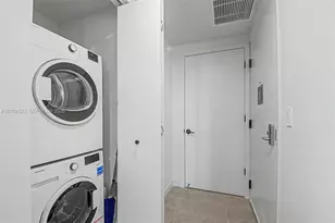 121 NE 5th St, Miami, FL 33132 - Photo 8