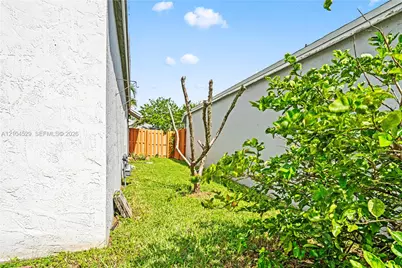 10340 SW 208th Ln, Cutler Bay, FL 33189 - Photo 12
