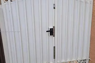 1064 W 42nd St, Hialeah, FL 33012 - Photo 20