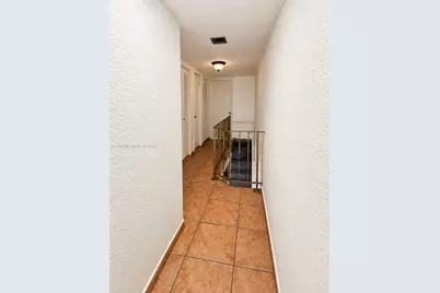 1064 W 42nd St #9, Hialeah, FL 33012 - Photo 14